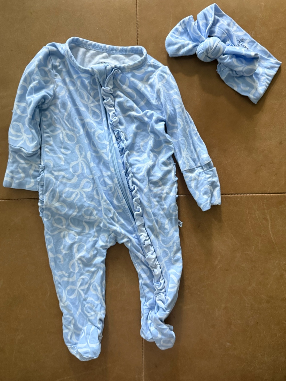 💚$25 FLASH SALE💚Caden Lane Viscose Bamboo Footie and Bow Newborn